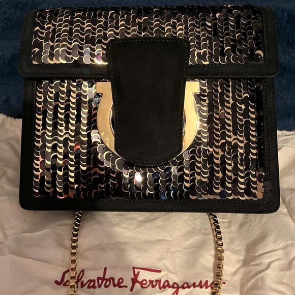⚠️SOLD⚠️Salvatore Ferragamo Gancini Evening Bag - Picture 4 of 12